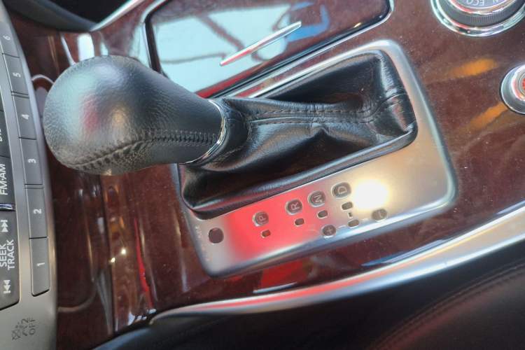 Used Infiniti Q70 2015 Q70L 2.5L Enjoyment Edition Gear Lever