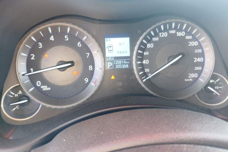 Used Infiniti Q70 2015 Q70L 2.5L Enjoyment Edition Odometer Close Up