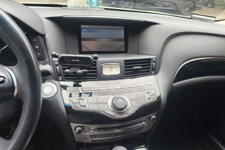 Used Infiniti Q70 2015 Q70L 2.5L Elite Edition Audio And AC Panel
