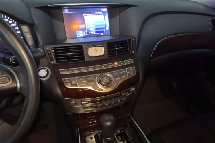 Used Infiniti Q70 2015 Q70L 2.5L Enjoyment Edition Audio And AC Panel