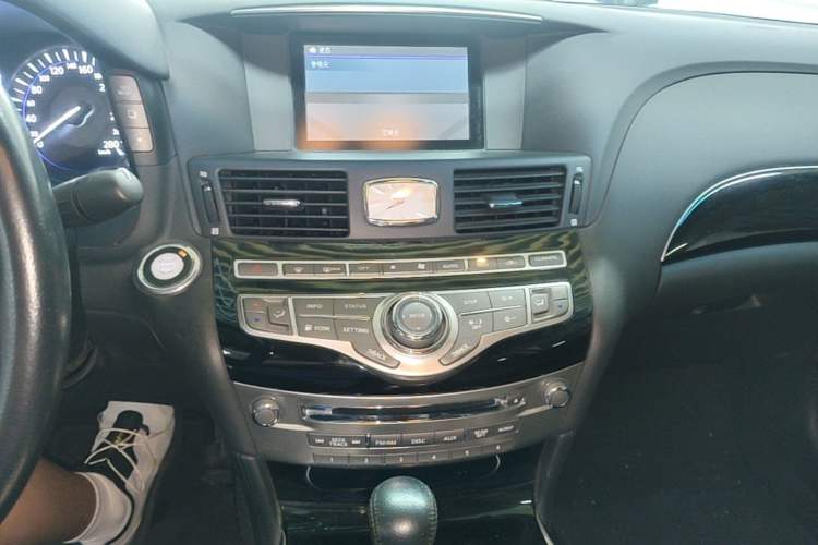 Used Infiniti Q70 2015 Q70L 2.5L Elite Edition Audio And AC Panel