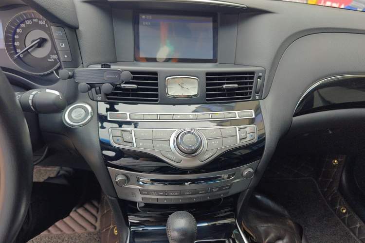 Used Infiniti Q70 2015 Q70L 2.5L Elite Edition Audio And AC Panel