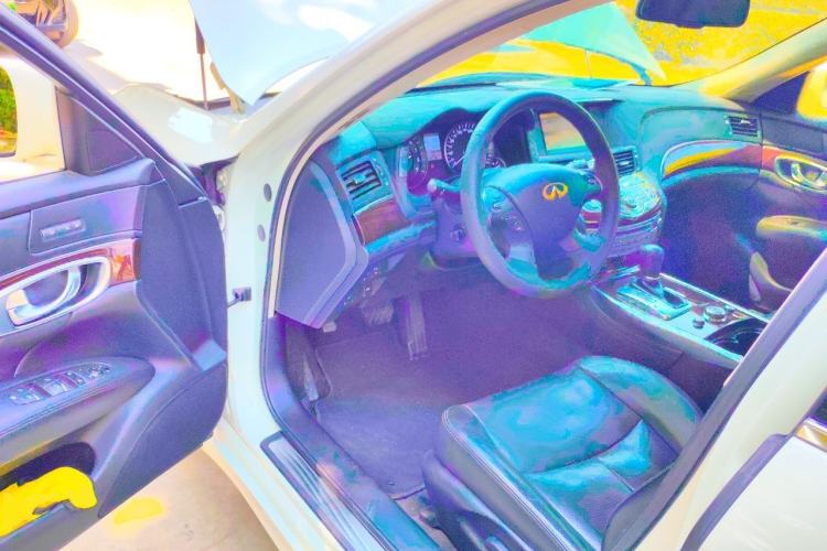 Used Infiniti Q70  Driver Seat