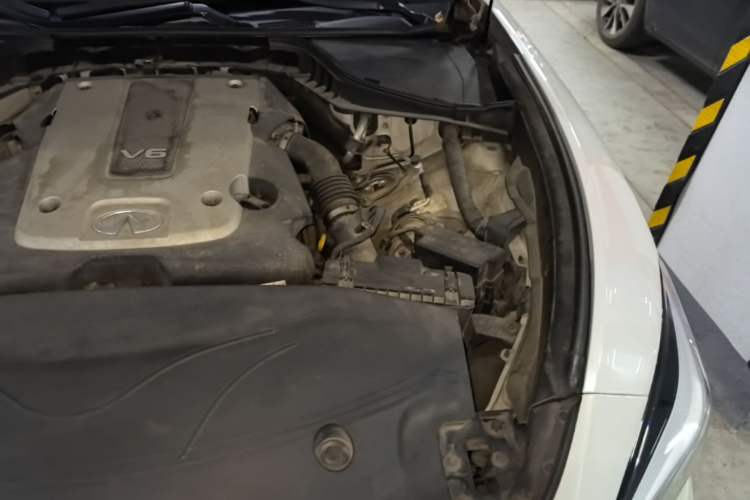 Used Infiniti Q70 2015 Q70L 2.5L Enjoyment Edition Engine Bay Left