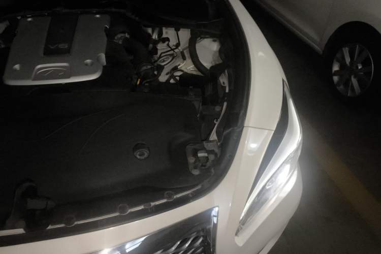 Used Infiniti Q70 2015 Q70L 2.5L Elite Edition Engine Bay Left