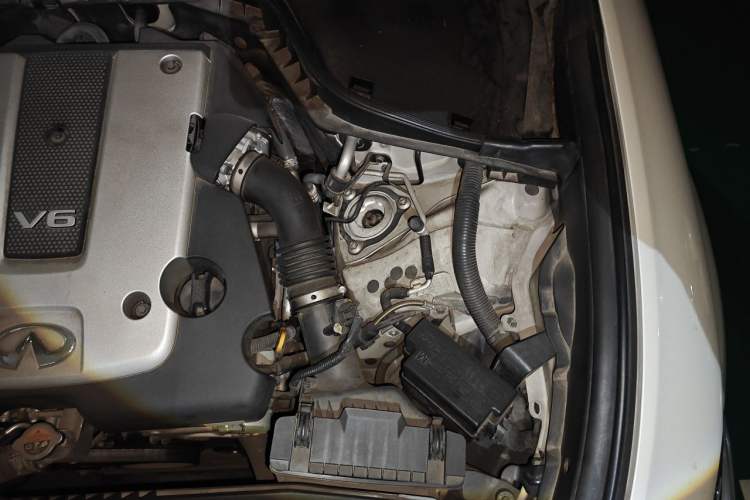 Used Infiniti Q70 2015 Q70L 2.5L Luxury Edition Engine Bay Left