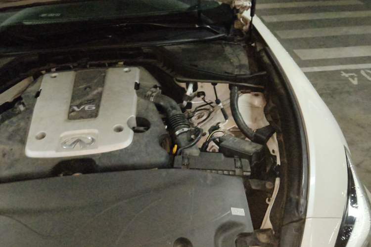 Used Infiniti Q70 2015 Q70L 2.5L Elite Edition Engine Bay Left