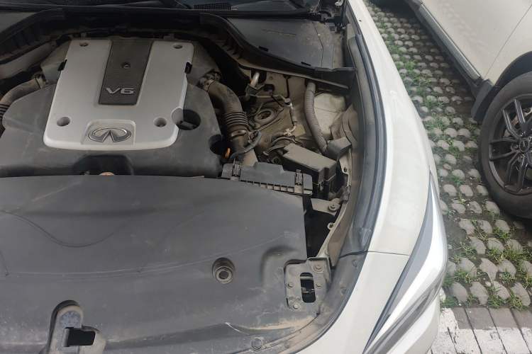 Used Infiniti Q70 2015 Q70L 2.5L Enjoyment Edition Engine Bay Left