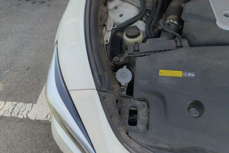 Used Infiniti Q70 2015 Q70L 2.5L Elite Edition Engine Bay Right