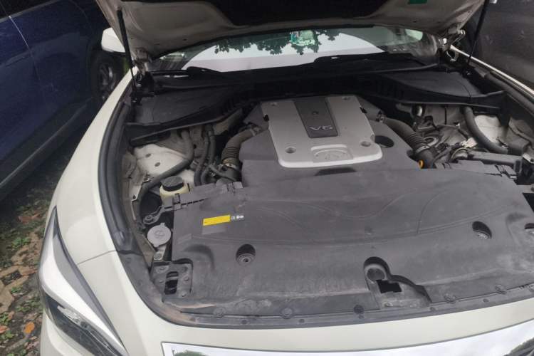 Used Infiniti Q70 2015 Q70L 2.5L Elite Edition Engine Bay Right