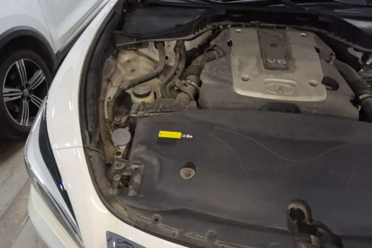 Used Infiniti Q70 2015 Q70L 2.5L Enjoyment Edition Engine Bay Right