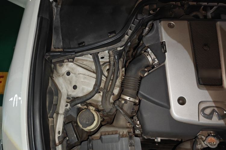 Used Infiniti Q70 2015 Q70L 2.5L Luxury Edition Engine Bay Right