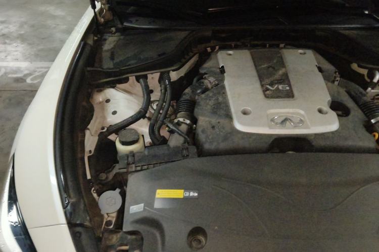 Used Infiniti Q70 2015 Q70L 2.5L Elite Edition Engine Bay Right