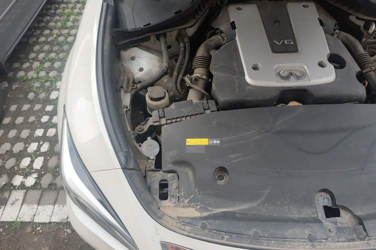 Used Infiniti Q70 2015 Q70L 2.5L Enjoyment Edition Engine Bay Right