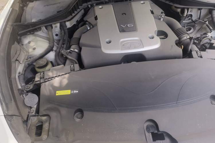 Used Infiniti Q70 2015 Q70L 2.5L Elite Edition Engine Bay Right
