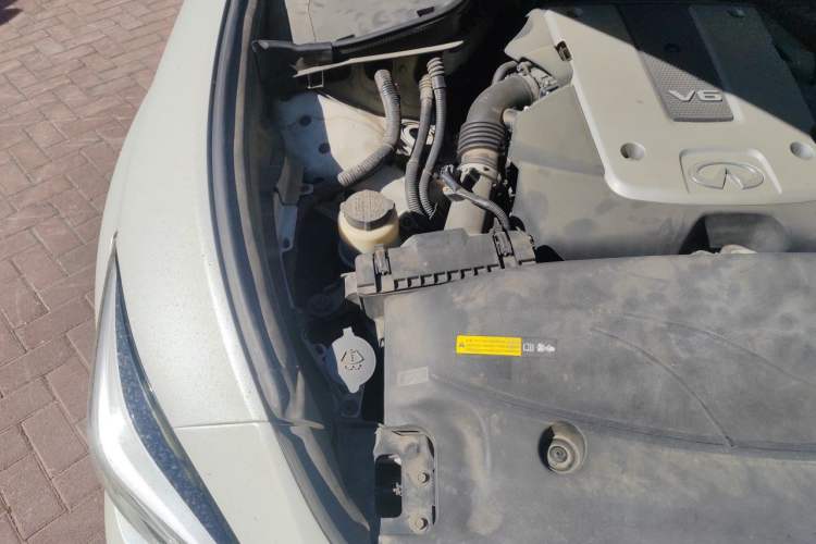 Used Infiniti Q70 2015 Q70L 2.5L Enjoyment Edition Engine Bay Right