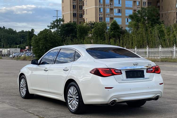Used Infiniti Q70 2015 Q70L 2.5L Enjoyment Edition Exterior 4