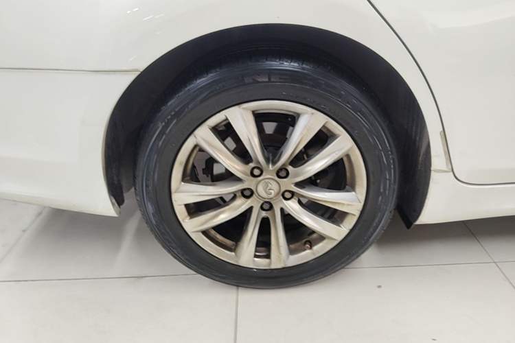 Used Infiniti Q70 2015 Q70L 2.5L Elite Edition Exterior 5