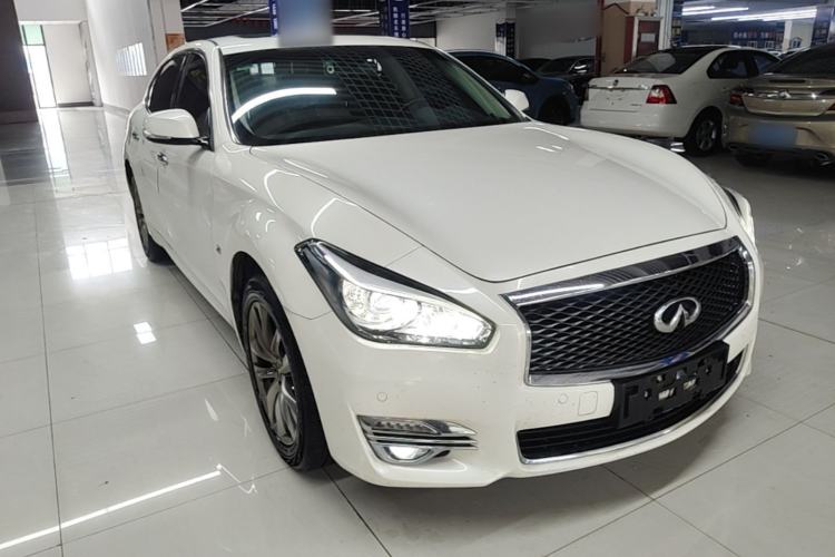 Used Infiniti Q70 2015 Q70L 2.5L Elite Edition Front Right 45 Deg