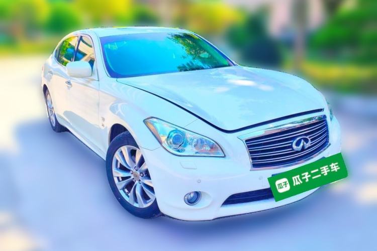 Used Infiniti Q70  Front Right 45 Deg