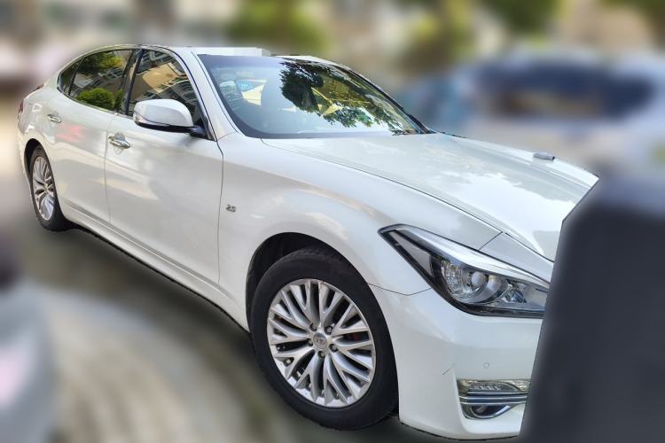 Used Infiniti Q70 2015 Q70L 2.5L Enjoyment Edition Front Right 45 Deg