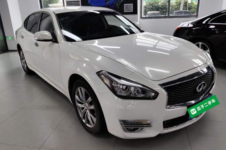Used Infiniti Q70 2015 Q70L 2.5L Elite Edition Front Right 45 Deg