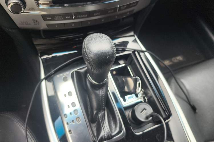 Used Infiniti Q70 2015 Q70L 2.5L Elite Edition Gear Lever
