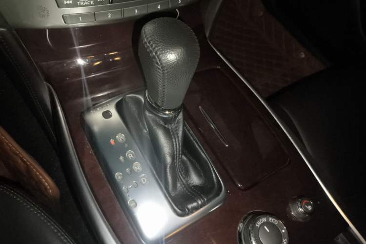 Used Infiniti Q70 2015 Q70L 2.5L Elite Edition Gear Lever