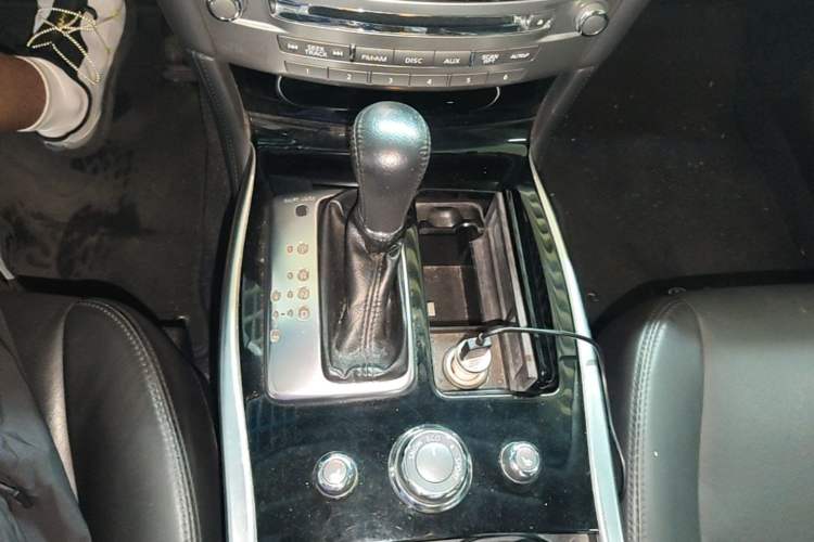 Used Infiniti Q70 2015 Q70L 2.5L Elite Edition Gear Lever