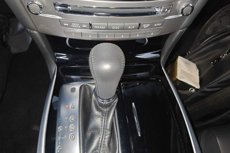 Used Infiniti Q70 2015 Q70L 2.5L Elite Edition Gear Lever