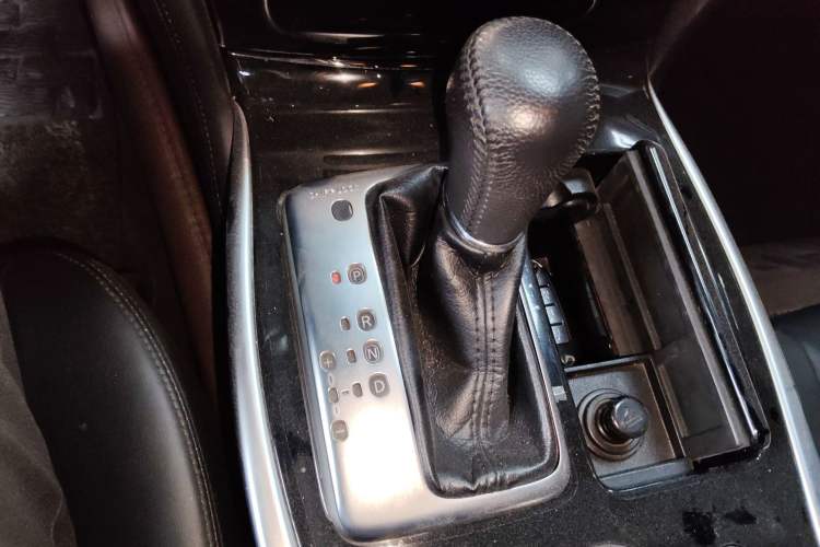 Used Infiniti Q70 2015 Q70L 2.5L Elite Edition Gear Lever