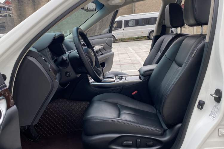 Used Infiniti Q70 2015 Q70L 2.5L Enjoyment Edition Interior 1