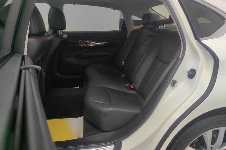 Used Infiniti Q70 2015 Q70L 2.5L Elite Edition Interior 1