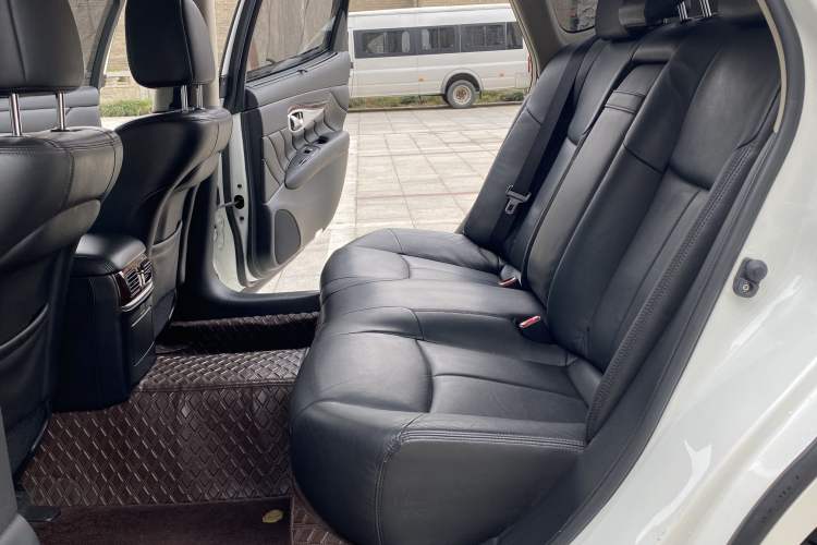 Used Infiniti Q70 2015 Q70L 2.5L Enjoyment Edition Interior 3