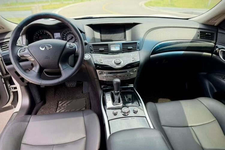 Used Infiniti Q70 2015 Q70L 2.5L Elite Edition Interior 5