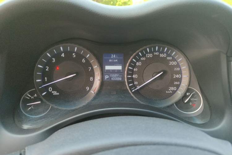 Used Infiniti Q70 2015 Q70L 2.5L Elite Edition Odometer Close Up