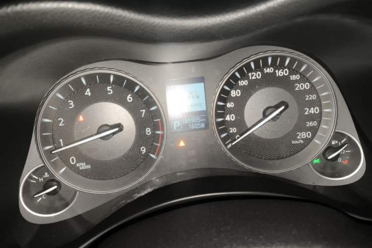 Used Infiniti Q70 2015 Q70L 2.5L Elite Edition Odometer Close Up
