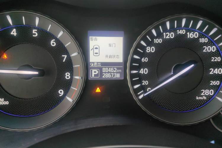 Used Infiniti Q70 2015 Q70L 2.5L Elite Edition Odometer Close Up