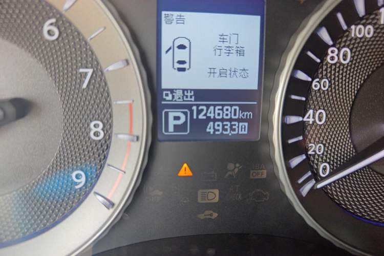 Used Infiniti Q70 2015 Q70L 2.5L Elite Edition Odometer Close Up