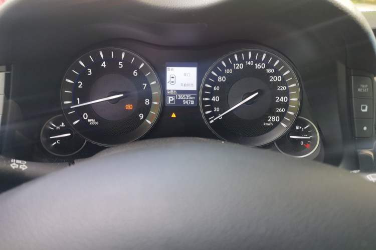 Used Infiniti Q70 2015 Q70L 2.5L Elite Edition Odometer Close Up