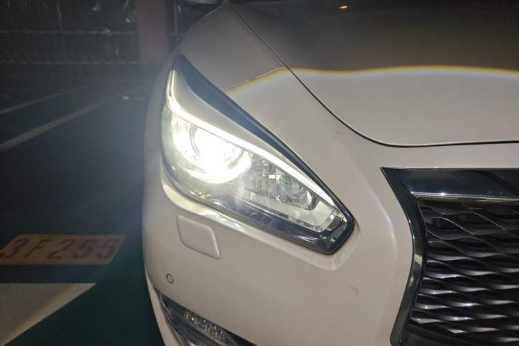 Used Infiniti Q70 2015 Q70L 2.5L Luxury Edition Right Front Headlight