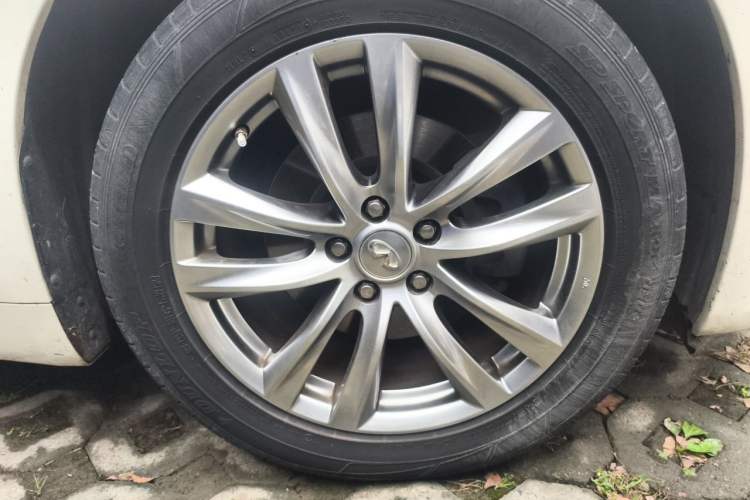 Used Infiniti Q70 2015 Q70L 2.5L Elite Edition Right Front Wheel Hub