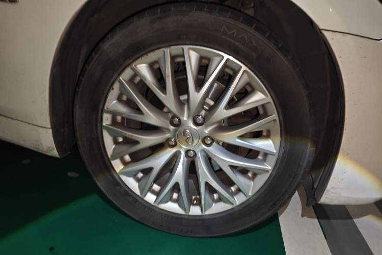 Used Infiniti Q70 2015 Q70L 2.5L Luxury Edition Right Front Wheel Hub