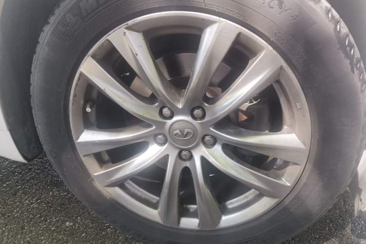 Used Infiniti Q70 2015 Q70L 2.5L Elite Edition Right Front Wheel Hub