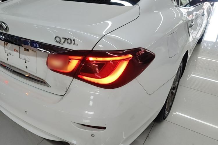 Used Infiniti Q70 2015 Q70L 2.5L Elite Edition Right Rear Taillight