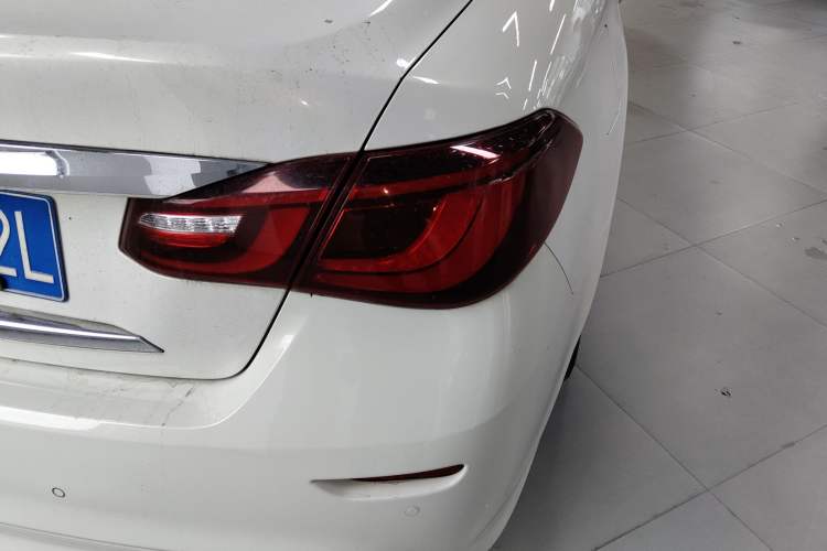 Used Infiniti Q70 2015 Q70L 2.5L Elite Edition Right Rear Taillight