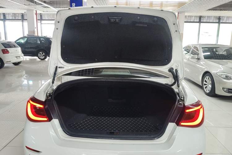 Used Infiniti Q70 2015 Q70L 2.5L Elite Edition Trunk