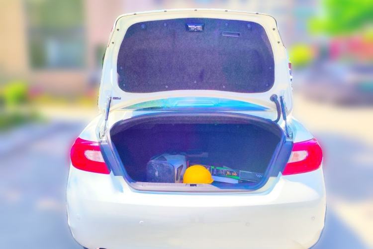 Used Infiniti Q70  Trunk