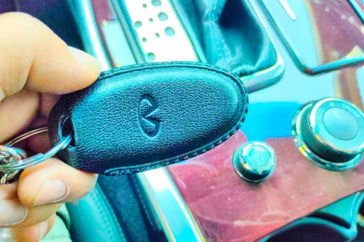 Used Infiniti Q70  Vehicle Key