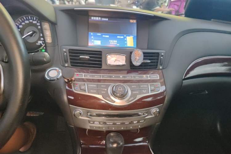 Used Infiniti Q70 2017 Q70L 2.5L Enjoyment Edition Audio And AC Panel